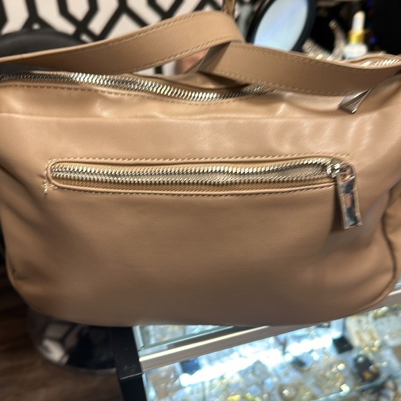 The Tan vegan Handbag weave in the front is solid in the back with a zipper - Picture 2 of 11